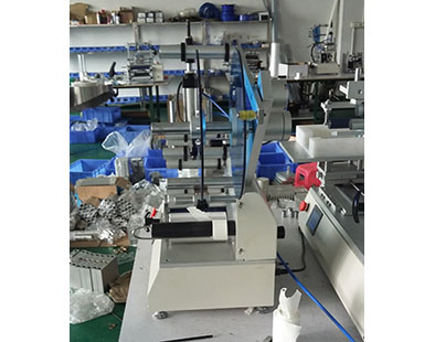 semi-automatic flat surface labeling machine3